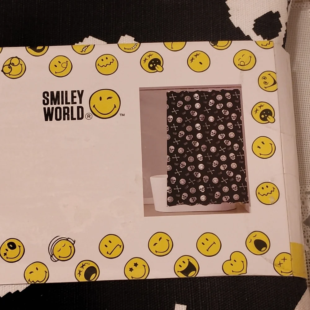 🆕 Skulls and Cross Bones Shower Curtain by Smiley World, NIP